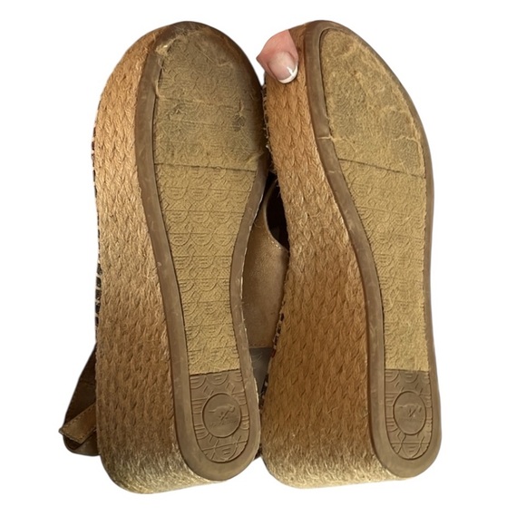 Rocket Dog size 10 tan slingback platform wedge very comfortable - Picture 11 of 16